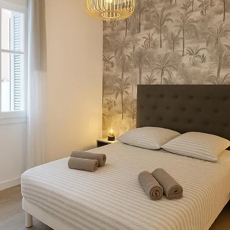 Between Sea And Ramparts - Elegance And Comfort
